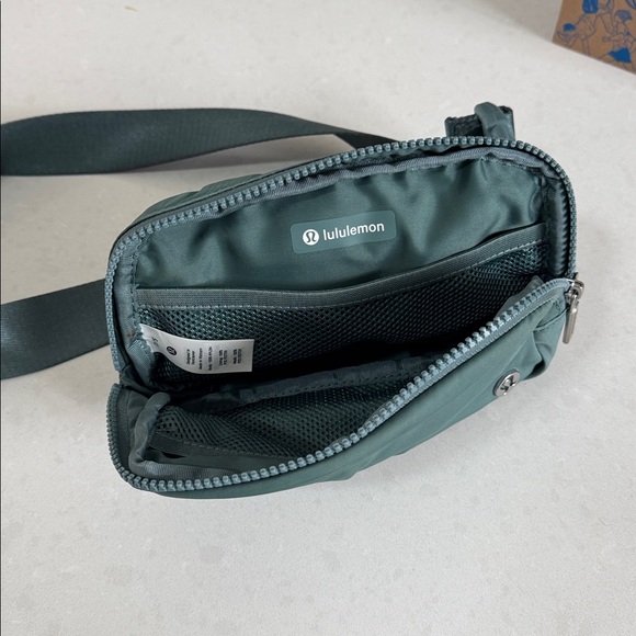 Lululemon Belt Bag 1L LIKE NEW Tidewater Teal - Picture 1 of 7